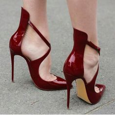 pantofi rosii inalti